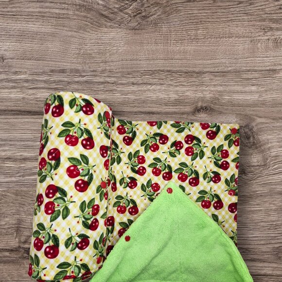 Eco-Friendly Reusable Paper Towels in Gingham Cherries - Picture 1 of 4